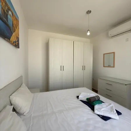 Apartment 2-bedroom In M6 *