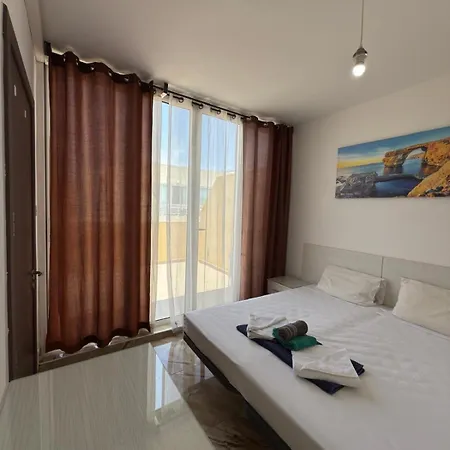 2-bedroom In M6 Apartment *