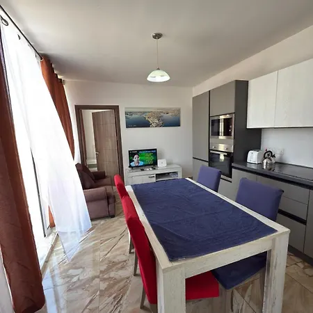 Apartment 2-bedroom In M6 *