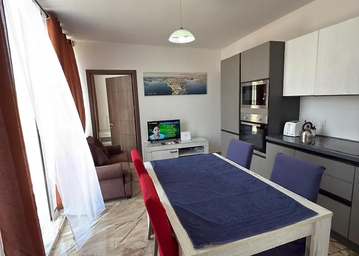 아파트 2-bedroom In M6 *